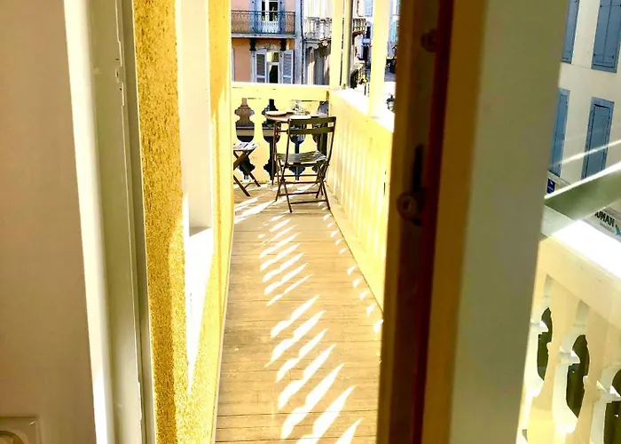 Confort Coeur De Grand Balcon Le Neouvielle アパート