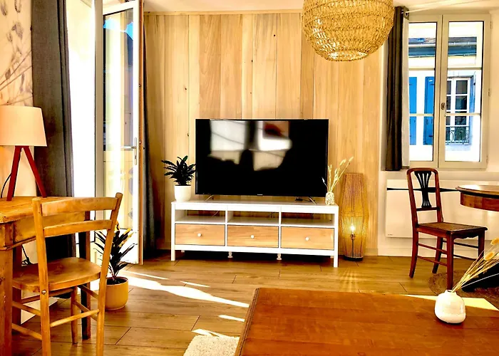 Confort Coeur De Grand Balcon Le Neouvielle アパート